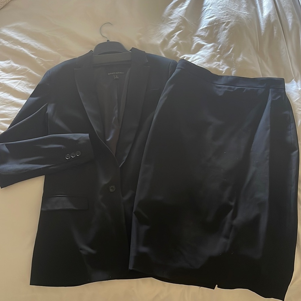 NWOT Banana Republic Women’s Black Skirt Suit Set (Skirt Size 6, Blazer 4 Tall)
